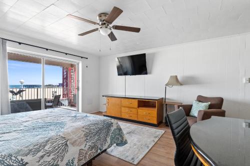 a bedroom with a bed and a ceiling fan at 2 Bed1 Bath on the Boardwalk by the Inlet in Ocean City