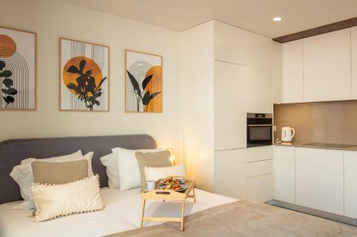 a bedroom with a bed and a small kitchen at HILCROWN 39 Studios by LovelyStay in Vila Nova de Gaia