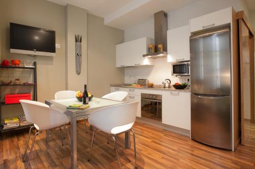 El Born Apartment - Santa Caterina Market - Walk to Cathedral & Picasso Museum