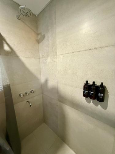 Ένα μπάνιο στο Edif Loftier depto 408