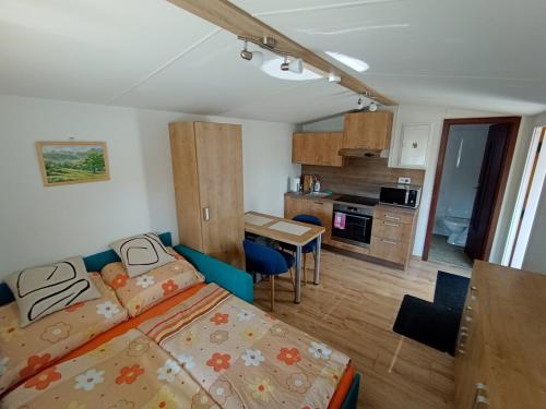a small bedroom with a bed and a kitchen at Apartman Marienka in Liptovský Trnovec