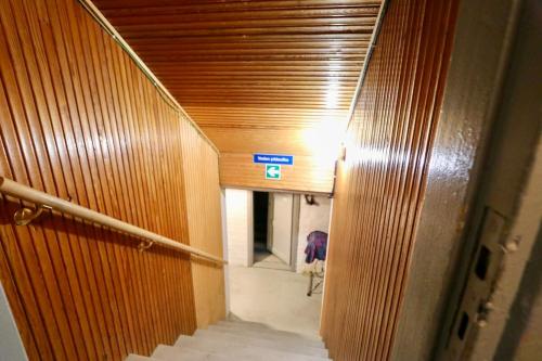 a hallway with a person walking down the stairs at Majoitus Puistotie in Mänttä