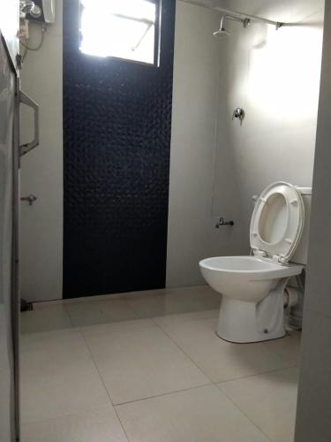a bathroom with a toilet with the lid up at Green Villa in Nuwara Eliya