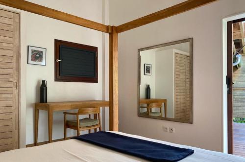 Łóżko lub łóżka w pokoju w obiekcie Les Cottages EST et OUEST Coco Cannelle