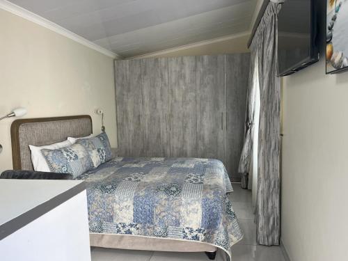 Ένα ή περισσότερα κρεβάτια σε δωμάτιο στο Seaside Hideaway