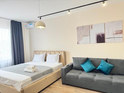 Una cama o camas en una habitación de Новая квартира в Mod Standard рядом с ЭКСПО ТРЦ МЕГА БОЛЬНИЦА УДП АЭРОПОРТ Мод 11 этаж