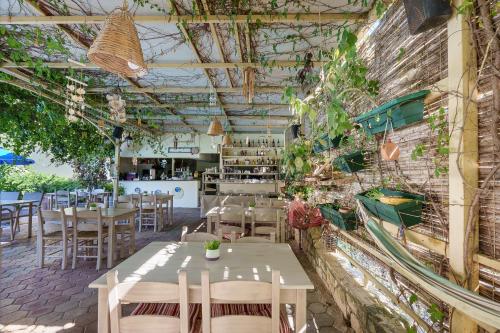 Restoran atau tempat lain untuk makan di Sunrise Hotel & Apartments