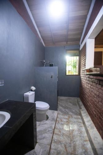 Ein Badezimmer in der Unterkunft Funk Bunks - Sigiriya