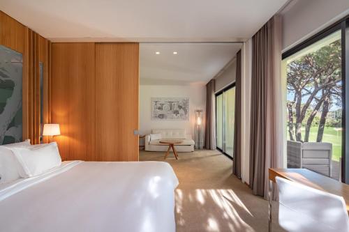 Un ou plusieurs lits dans un hébergement de l'établissement Onyria Marinha Cascais, Vignette Collection by IHG