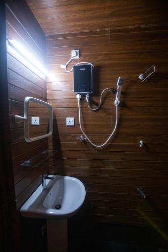 Ein Badezimmer in der Unterkunft Funk Bunks - Sigiriya
