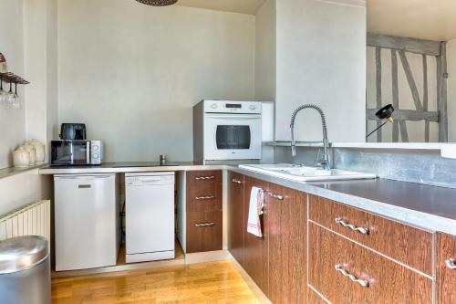 Η κουζίνα ή μικρή κουζίνα στο Le Auguste charmant duplex avec terrasse