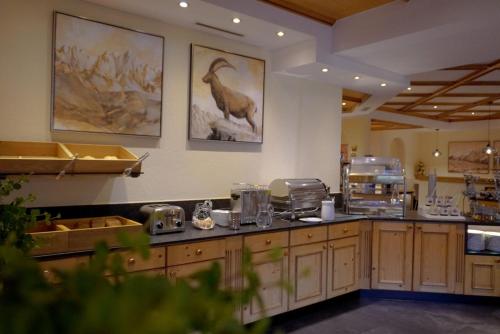 Küche/Küchenzeile in der Unterkunft Hotel Garni Rifflsee