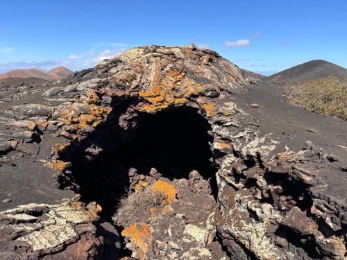 Pemandangan gunung umum atau pemandangan gunung yang diambil dari rumah percutian