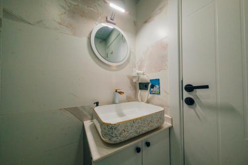 a bathroom with a sink and a mirror on the wall at tetova in Sapanca