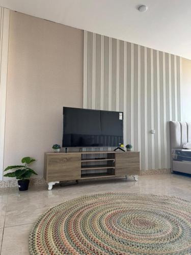 Μια τηλεόραση ή/και κέντρο ψυχαγωγίας στο sky view rooftop