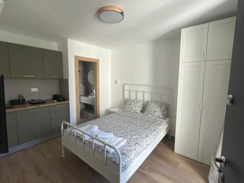 Ένα ή περισσότερα κρεβάτια σε δωμάτιο στο Vila Trinity Stoliv