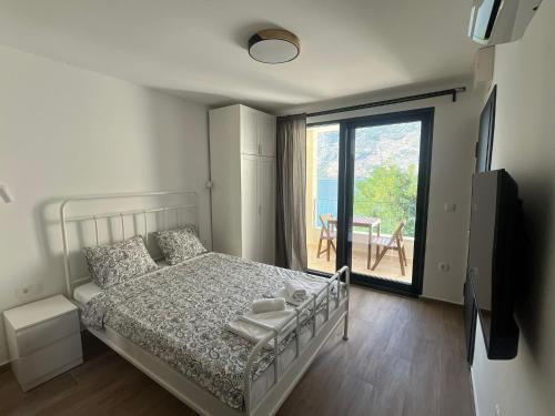 Ένα ή περισσότερα κρεβάτια σε δωμάτιο στο Vila Trinity Stoliv