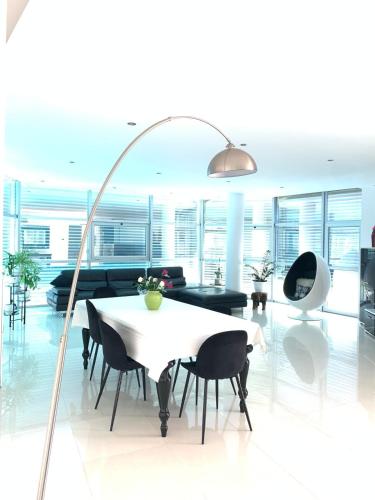 a living room with a white table and black chairs at Vila orada lola in Albufeira