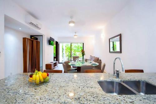 Fotografie z fotogalerie ubytování Untamed Luxury Jungle 2BR Home in Bahia Principe v destinaci Akumal