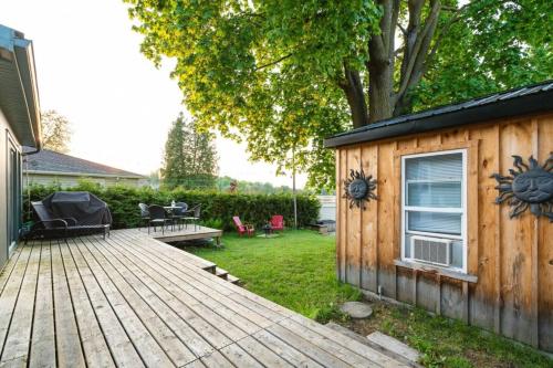 Сад в Waterfront Bliss Firepit and BBQ