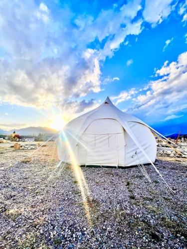 Příroda nedaleko luxury tent