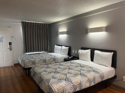 Studio 6 Suites Euless, TX – DFW Westにあるベッド