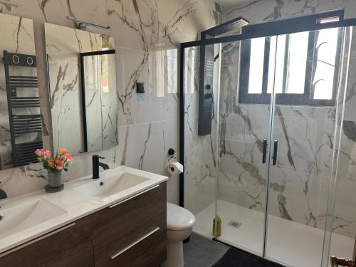 Ένα μπάνιο στο Maison Cosy Confortable
