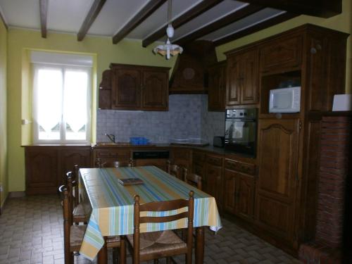 Η κουζίνα ή μικρή κουζίνα στο Ferme de la Ruette