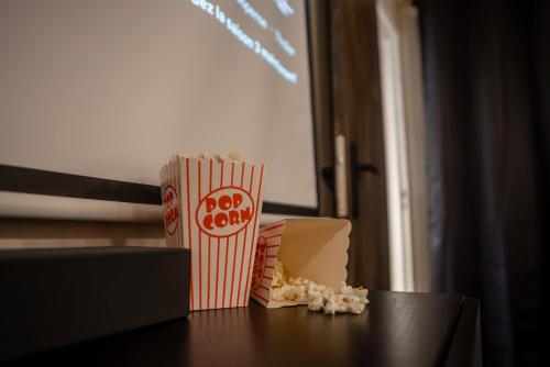 a table with popcorn and a box of popcorn at Play & Chill - Loft Cosy in Hyères