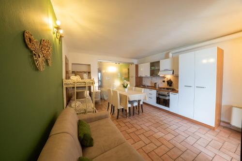 Gallery image of Wonderful Lake View Apartments with Pool with Breakfast GARDASEE in Torri del Benaco