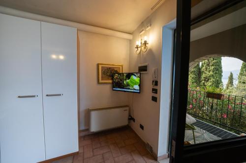 Gallery image of Wonderful Lake View Apartments with Pool with Breakfast GARDASEE in Torri del Benaco