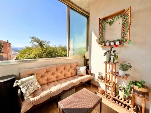 Bright & Peaceful - Free Parking and Breakfast - Full apartment with 2 rooms