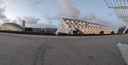widok budynku w mieście w obiekcie Habitacion cerca a Ciudad de las Artes y las Ciencias w Walencji