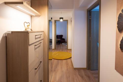 a kitchen with a counter and a hallway with a room at Apartament de închiriat Accommodation in Suceava