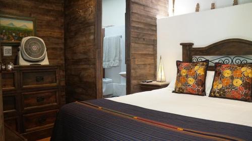 Ένα ή περισσότερα κρεβάτια σε δωμάτιο στο Hostal Antigüeño