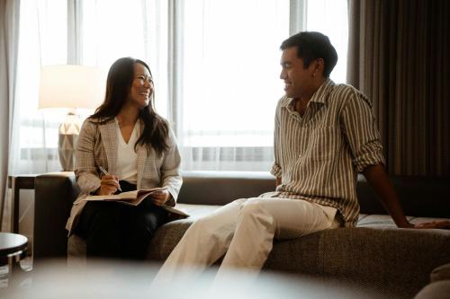 a man and a woman sitting in a living room at San Francisco Marriott Marquis Union Square in San Francisco