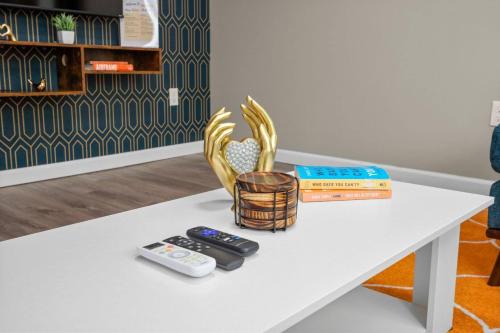 Gambar di galeri bagi Stylish, 5 Queen Beds, 21mi To Mohegan di Norwich