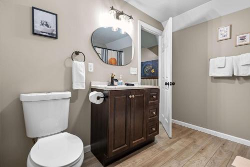 Bilik mandi di Stylish, 5 Queen Beds, 21mi To Mohegan