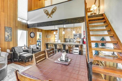Η κουζίνα ή μικρή κουζίνα στο 2 Mi to Kings Beach Family Lake Tahoe Condo