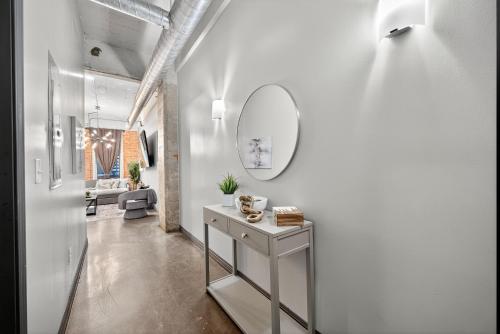 Φωτογραφία από το άλμπουμ του Designer Loft 412 Sleeps 8 Dt Free Parking σε Ντάλας