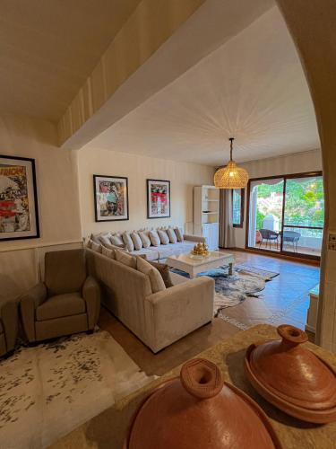 a living room with a couch and a table at Casa Hugo in Chefchaouene