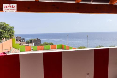 a building with a view of the ocean at Pousada Cantinho de Preta in Seladinha