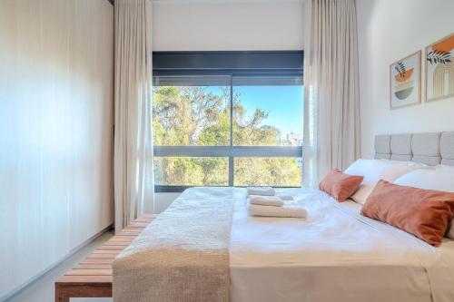 Giường trong phòng chung tại Vista Parcial do Mar | Piscina | WI-FI 500mb #CA82