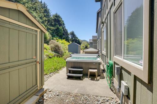 a backyard with a hot tub next to a house at Steps to Shore Home with Hot Tub in Gold Beach in Gold Beach