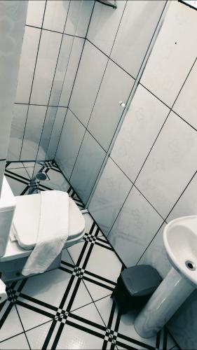 Ένα μπάνιο στο Casa DaLua Suítes