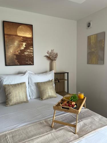 Makanan di atau berdekatan apartmen