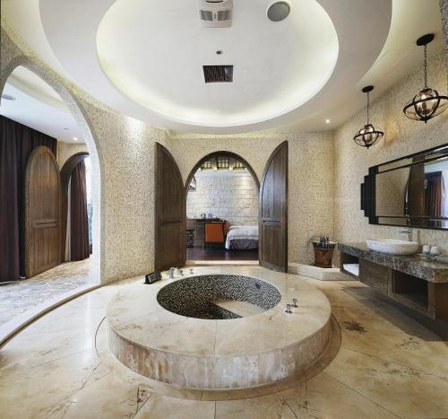 a large room with a large fountain in the middle of it at The Castle Ballet Taichung A Boutique Hotel in Taichung