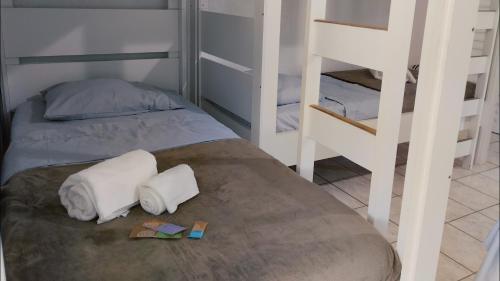 Ένα ή περισσότερα κρεβάτια σε δωμάτιο στο Casa DaLua Suítes