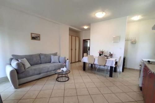 Apartments with parking space Krapanj, Sibenik - 24787