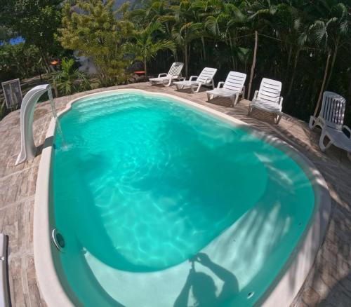 Πισίνα στο ή κοντά στο Ampla suíte em conexão com a natureza